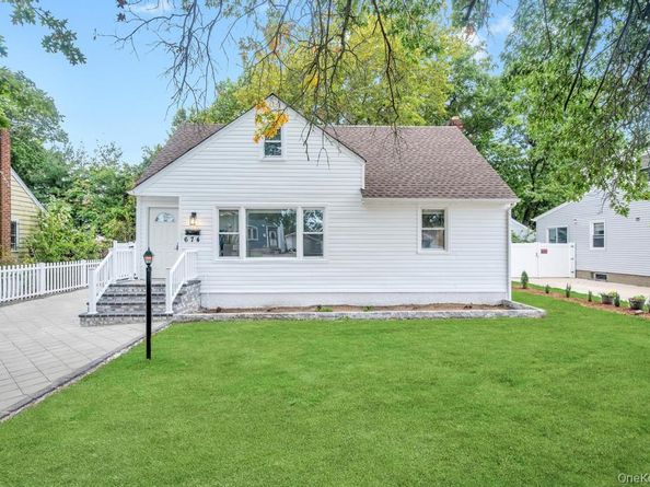 674 Winthrop Drive, Uniondale NY 11553