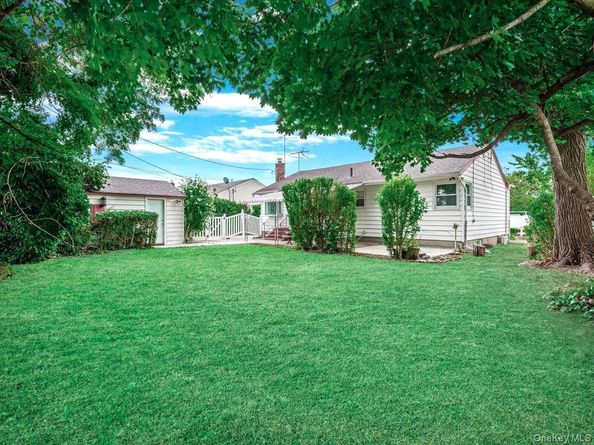 233 Lee Avenue, Hicksville NY 11801