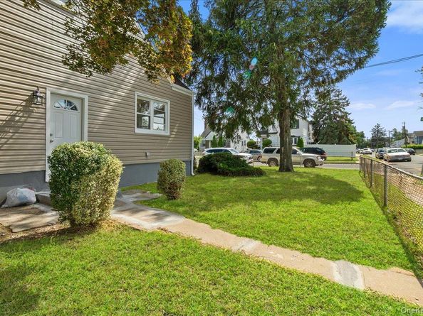 1686 Rosalind Avenue, Elmont NY 11003