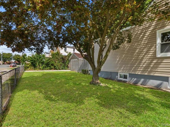1686 Rosalind Avenue, Elmont NY 11003