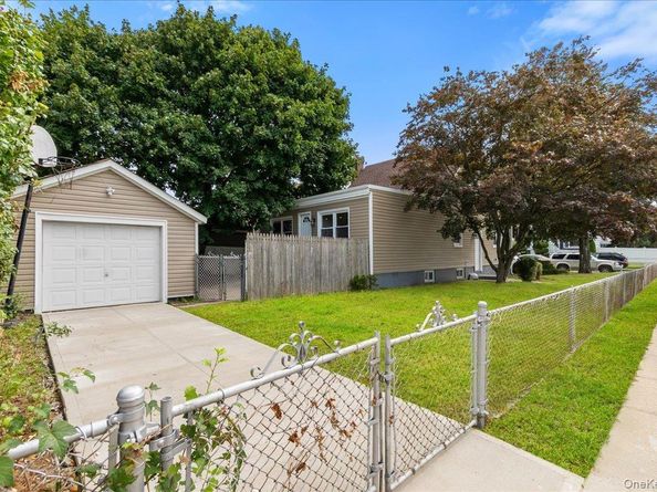 1686 Rosalind Avenue, Elmont NY 11003