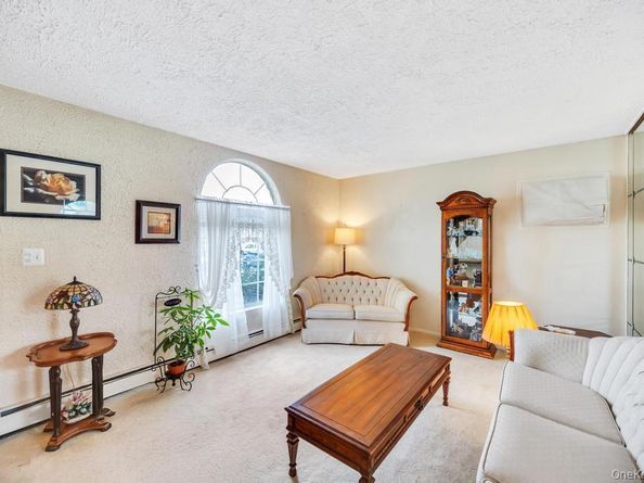 87 Underhill Avenue, Hicksville NY 11801