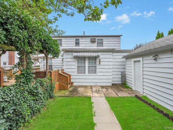 87 Underhill Avenue, Hicksville NY 11801