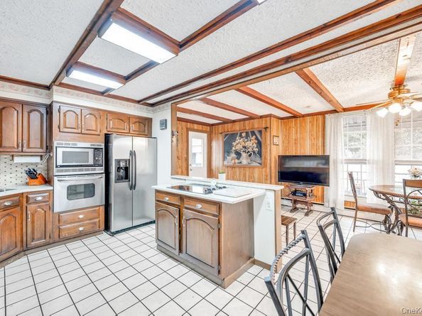 87 Underhill Avenue, Hicksville NY 11801