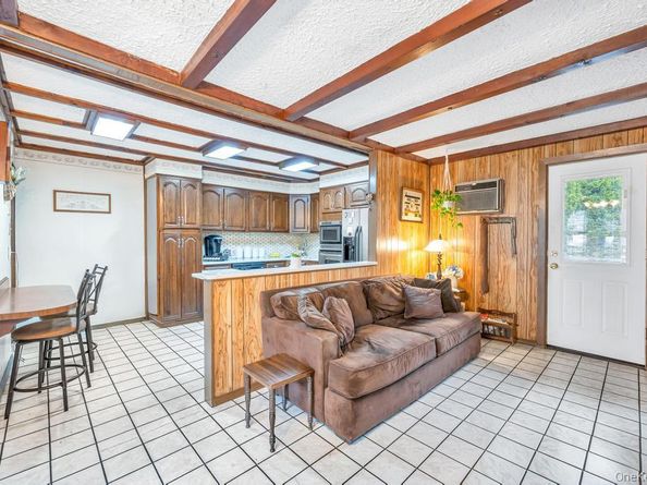 87 Underhill Avenue, Hicksville NY 11801