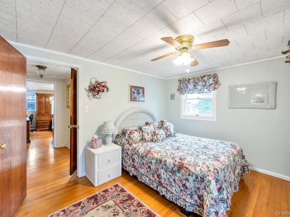 87 Underhill Avenue, Hicksville NY 11801