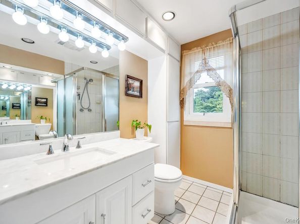 87 Underhill Avenue, Hicksville NY 11801