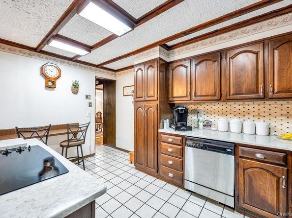 87 Underhill Avenue, Hicksville NY 11801