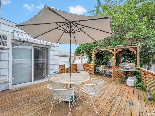 87 Underhill Avenue, Hicksville NY 11801