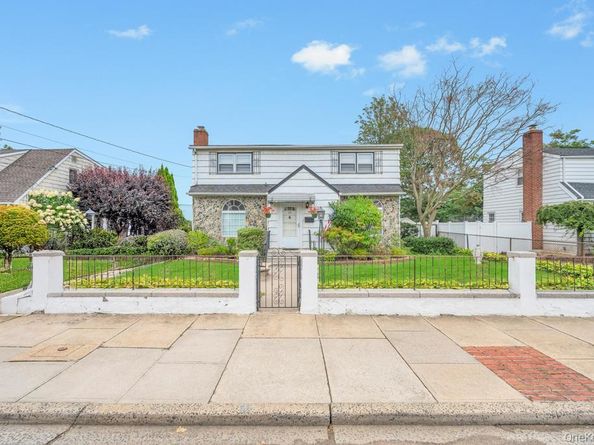 87 Underhill Avenue, Hicksville NY 11801
