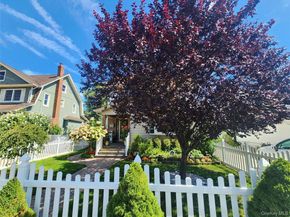 85 Oakland Avenue, Lynbrook NY 11563