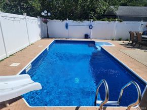 85 Oakland Avenue, Lynbrook NY 11563
