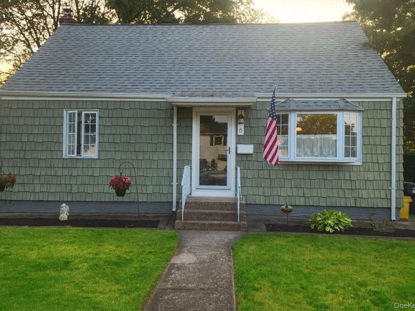 6 Ford Drive W, Massapequa NY 11758