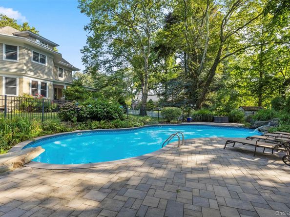 38 Cedar Street, Stony Brook NY 11790