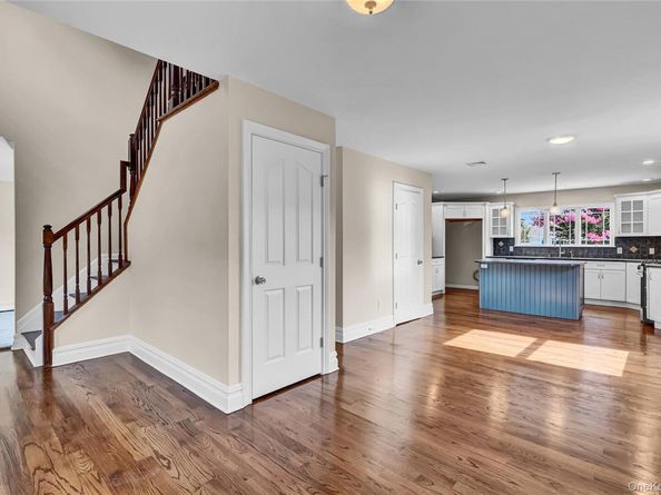 695 Montauk Highway, Oakdale NY 11769