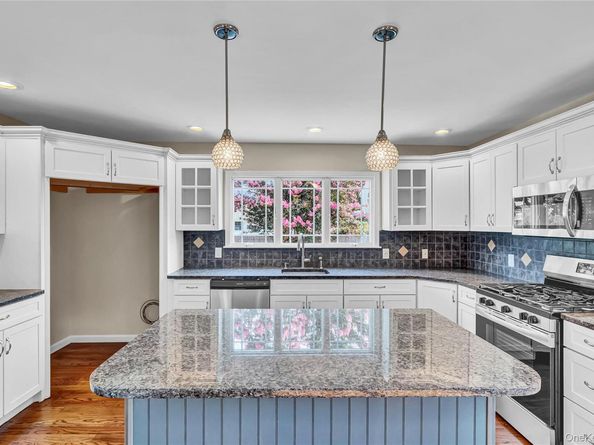 695 Montauk Highway, Oakdale NY 11769