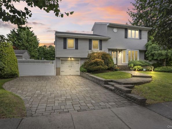 52 Pickwick Drive N, Syosset NY 11791