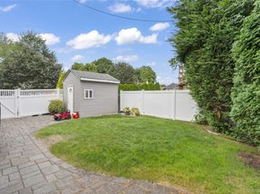 52 Pickwick Drive N, Syosset NY 11791