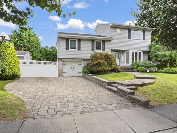 52 Pickwick Drive N, Syosset NY 11791