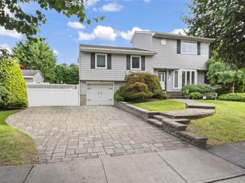 52 Pickwick Drive N