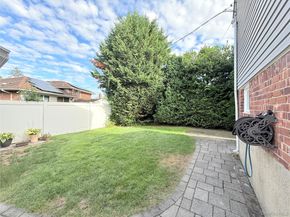 52 Pickwick Drive N, Syosset NY 11791