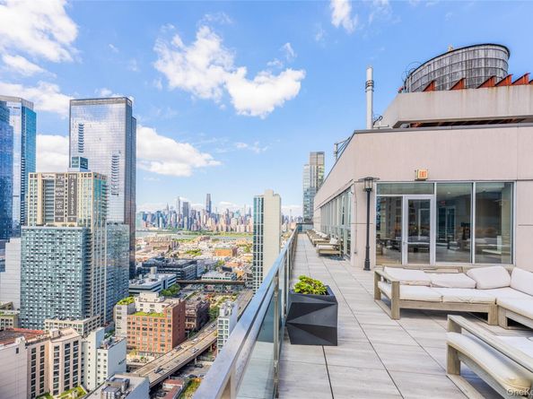 2717 42nd Road 7E, Long Island City NY 11101