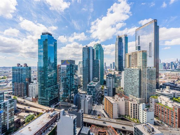 2717 42nd Road 7E, Long Island City NY 11101