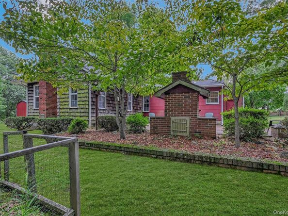3 Peter Court, Manorville NY 11949