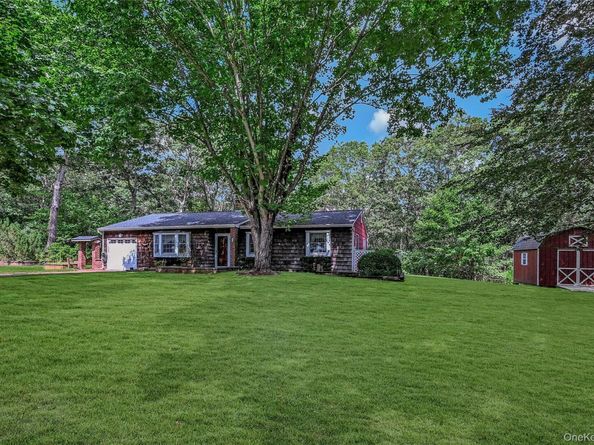 3 Peter Court, Manorville NY 11949