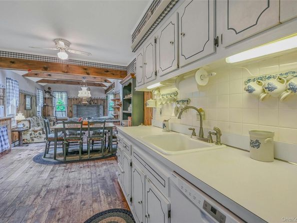 3 Peter Court, Manorville NY 11949