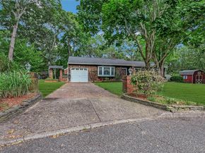 3 Peter Court, Manorville NY 11949