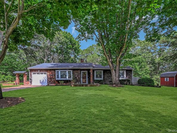 3 Peter Court, Manorville NY 11949