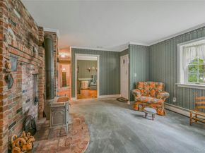 3 Peter Court, Manorville NY 11949