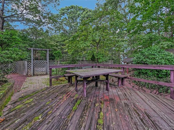 3 Peter Court, Manorville NY 11949