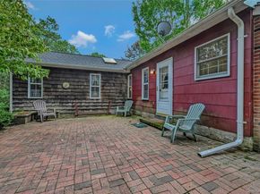 3 Peter Court, Manorville NY 11949
