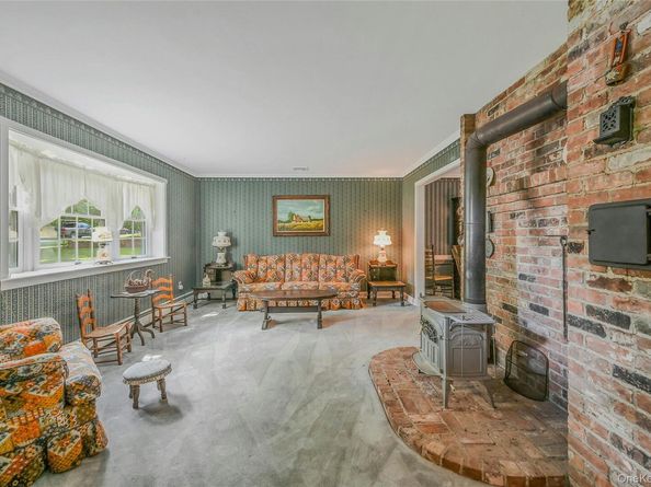 3 Peter Court, Manorville NY 11949