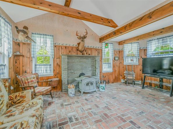 3 Peter Court, Manorville NY 11949