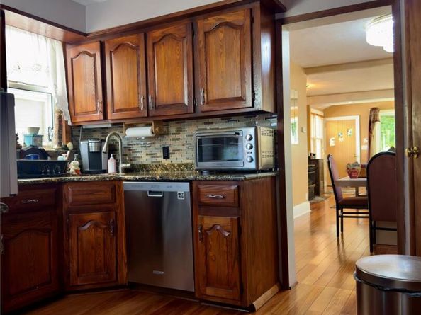 7842 64th Lane, Glendale NY 11385