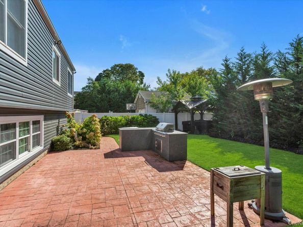 6 Fairview Road W, Massapequa NY 11758