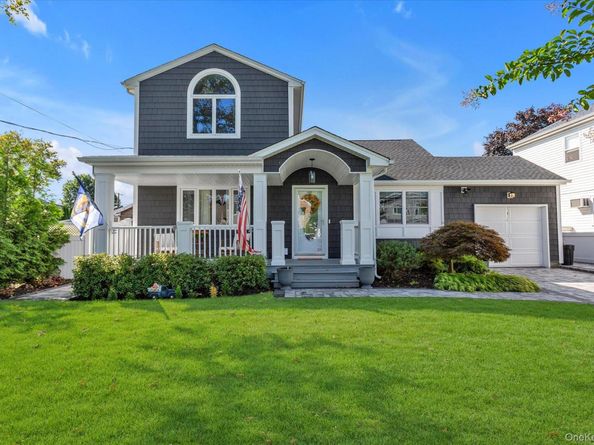 6 Fairview Road W, Massapequa NY 11758