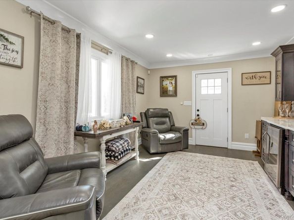 6 Fairview Road W, Massapequa NY 11758