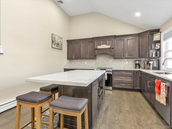 6 Fairview Road W, Massapequa NY 11758