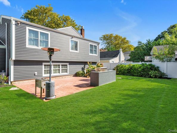 6 Fairview Road W, Massapequa NY 11758