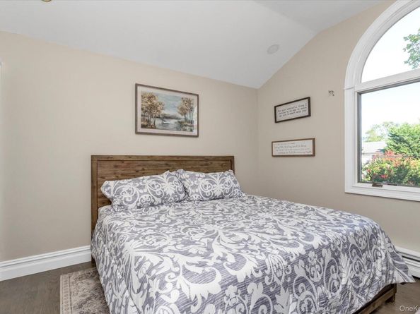 6 Fairview Road W, Massapequa NY 11758