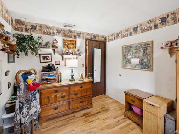 186 Jamaica Avenue, Medford NY 11763