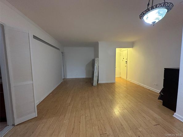 141-60 84th Road 5C, Briarwood NY 11435