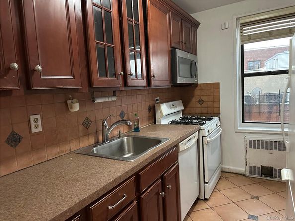 141-60 84th Road 5C, Briarwood NY 11435