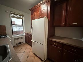 141-60 84th Road 5C, Briarwood NY 11435