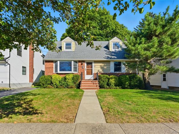 65 Grant Avenue, Albertson NY 11507