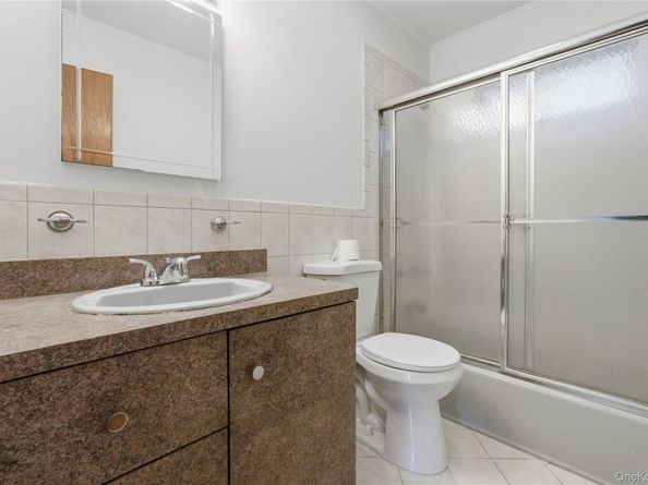 65 Grant Avenue, Albertson NY 11507